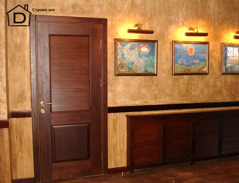 чем покрасить деревянную дверь